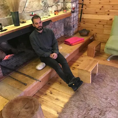 In The Forest Деревянный коттедж