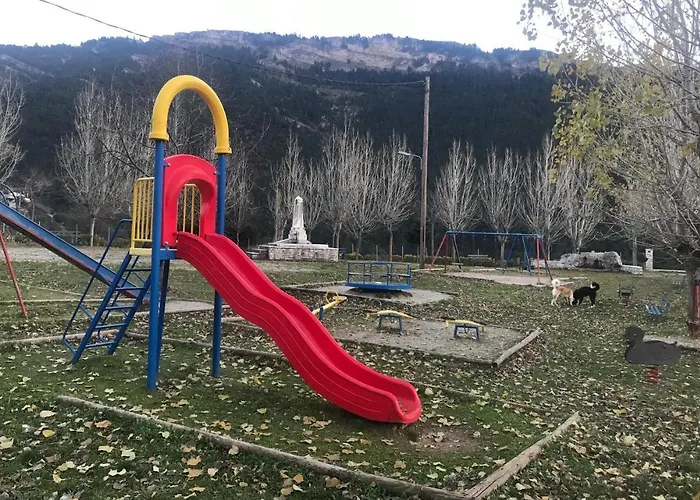 Alojamento de Turismo Selvagem In The Forest Kalavryta