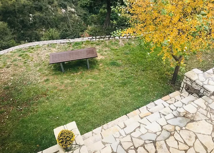 אכסניה In The Forest